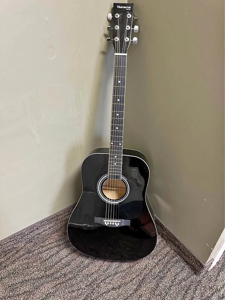 Fullsize Acoustic Guitar
