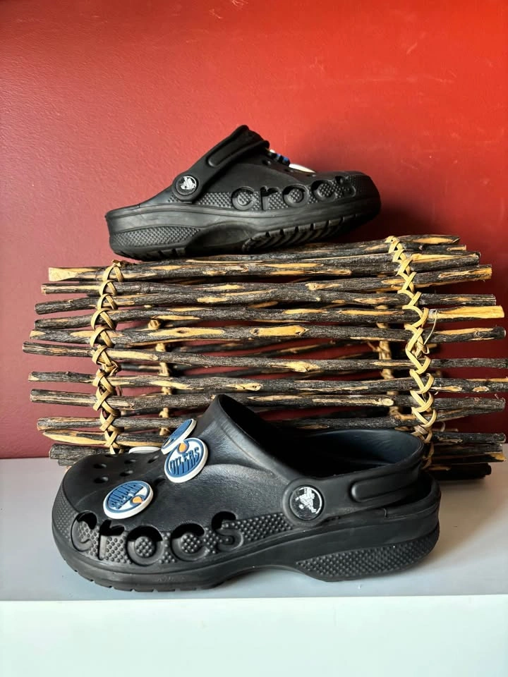 Black Crocs Clogs Size 1 with Oilers Jibbitz - photo 4