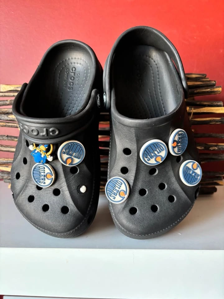 Black Crocs Clogs Size 1 with Oilers Jibbitz - photo 5