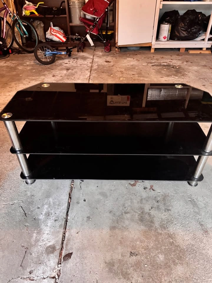 55 inch glass tv console - photo 2