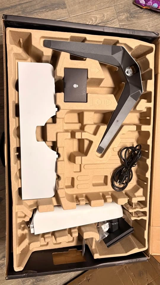 Alienware 32" 4K 240Hz QD OLED Curved Gaming Monitor (AW3225QF) - photo 2