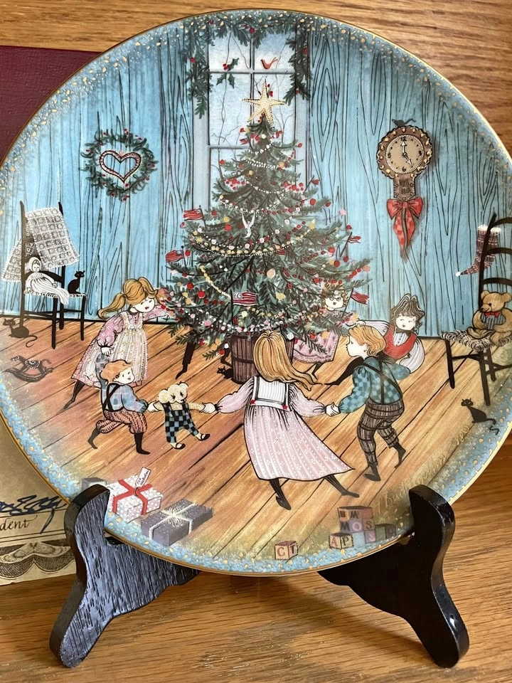 Pat Buckley Moss Christmas Joy Plate