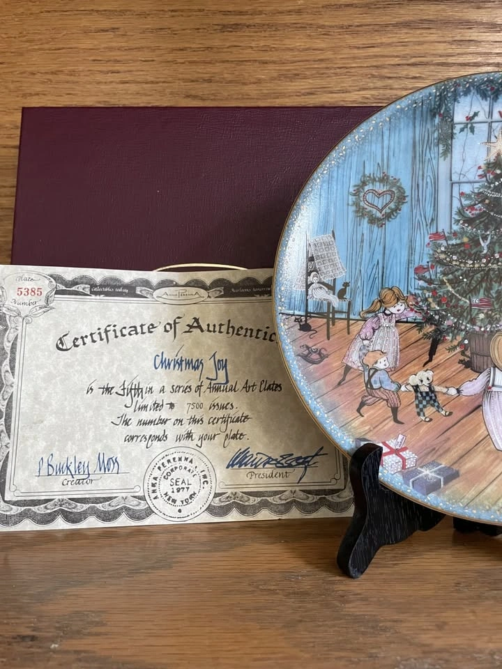 Pat Buckley Moss Christmas Joy Plate - photo 2