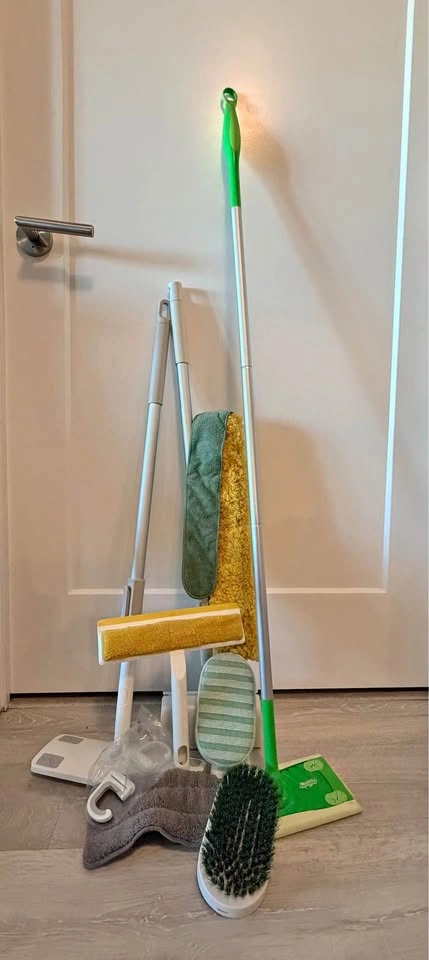Moving out) Swiffer Mop & Cleaning Supplies