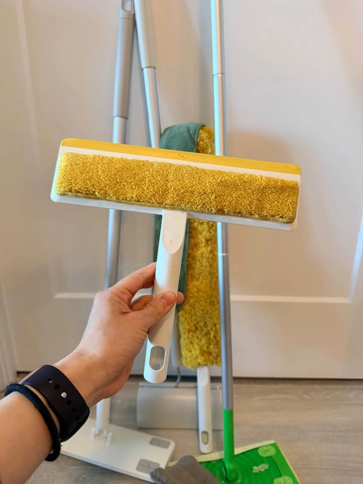 Moving out) Swiffer Mop & Cleaning Supplies - photo 5