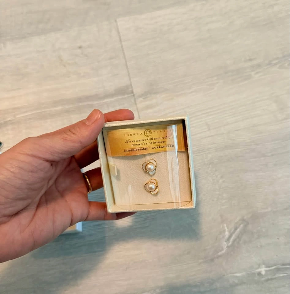 Moving Out: Borneo Pearls Earrings & Pearl Turtle Bracelet Set - photo 3
