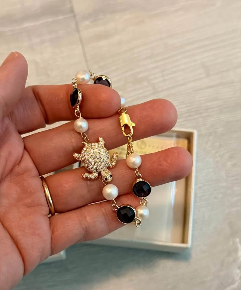 Moving Out: Borneo Pearls Earrings & Pearl Turtle Bracelet Set - photo 4