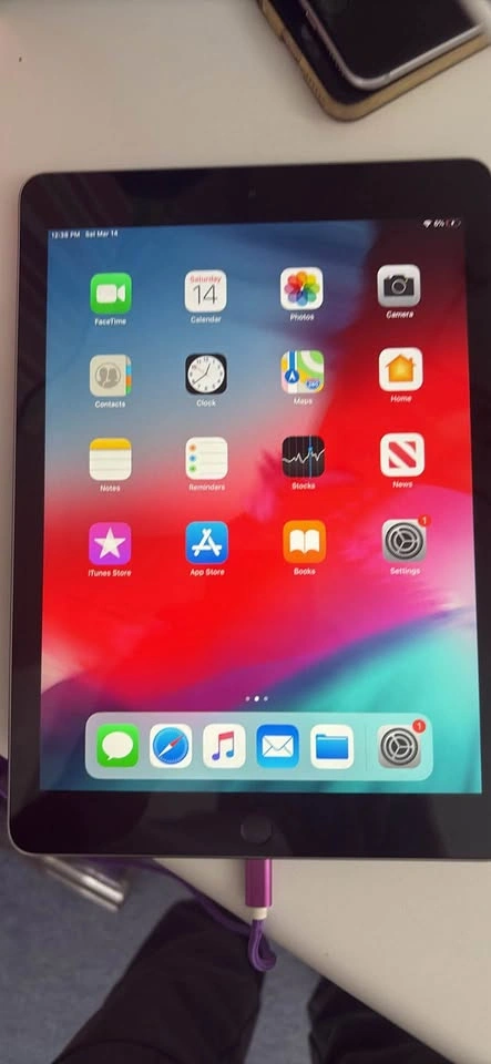 iPad 6th Gen 32GB Space Gray - photo 2
