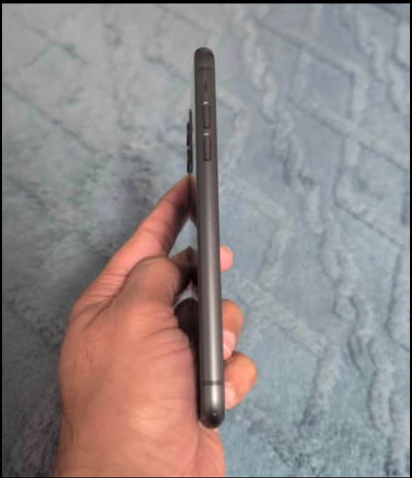iPhone 11 – 128GB – Unlocked – Good Condition - photo 5