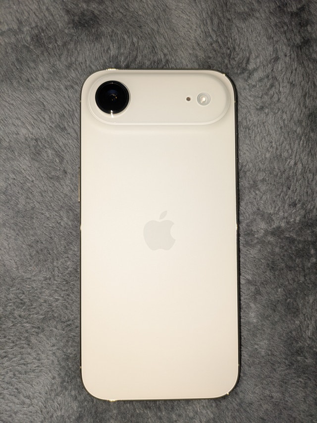 iPhone 15 Pro, 1TB, Light Gold