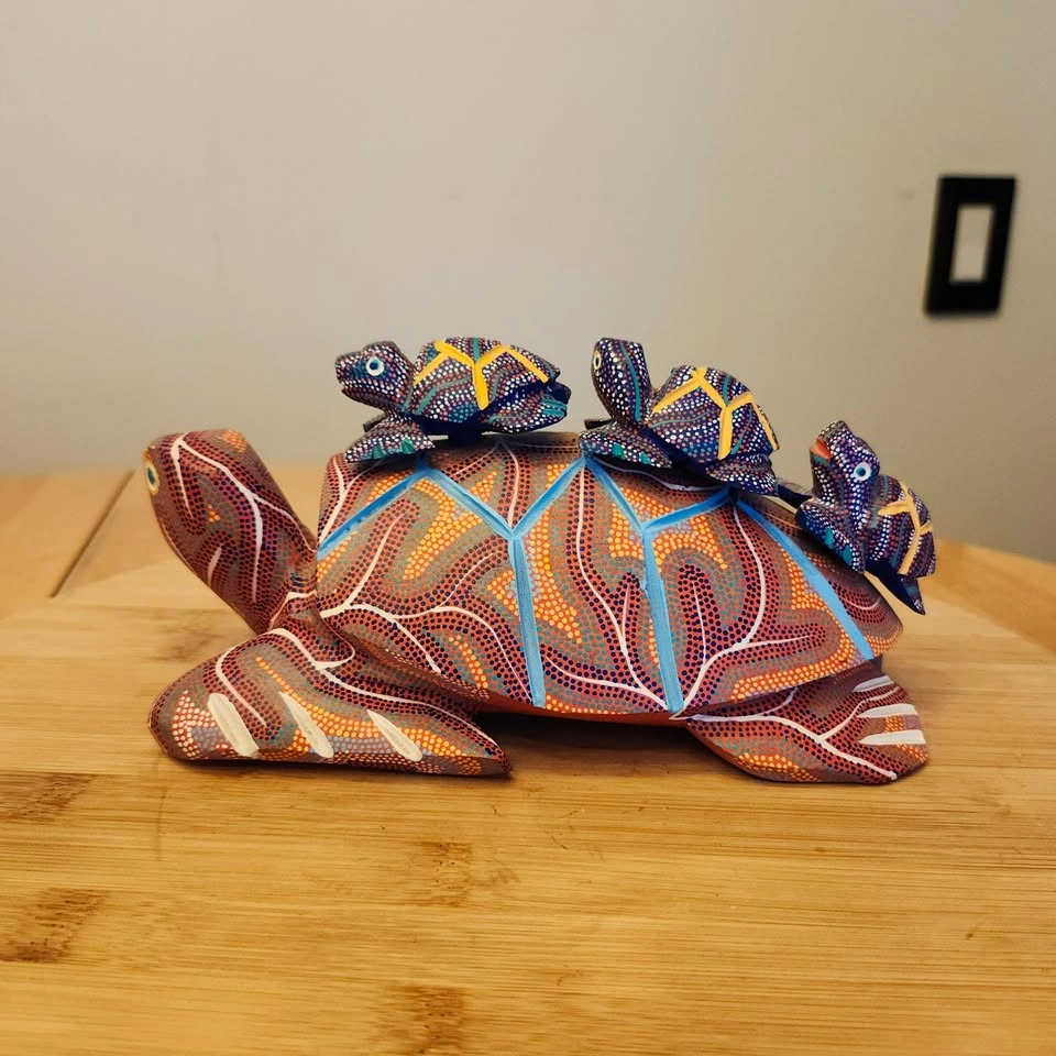 Tilley The Turtle, and Babies, Carved Wood Painted Decor - photo 3