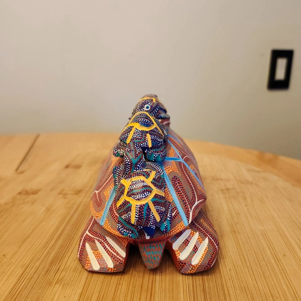 Tilley The Turtle, and Babies, Carved Wood Painted Decor - photo 4