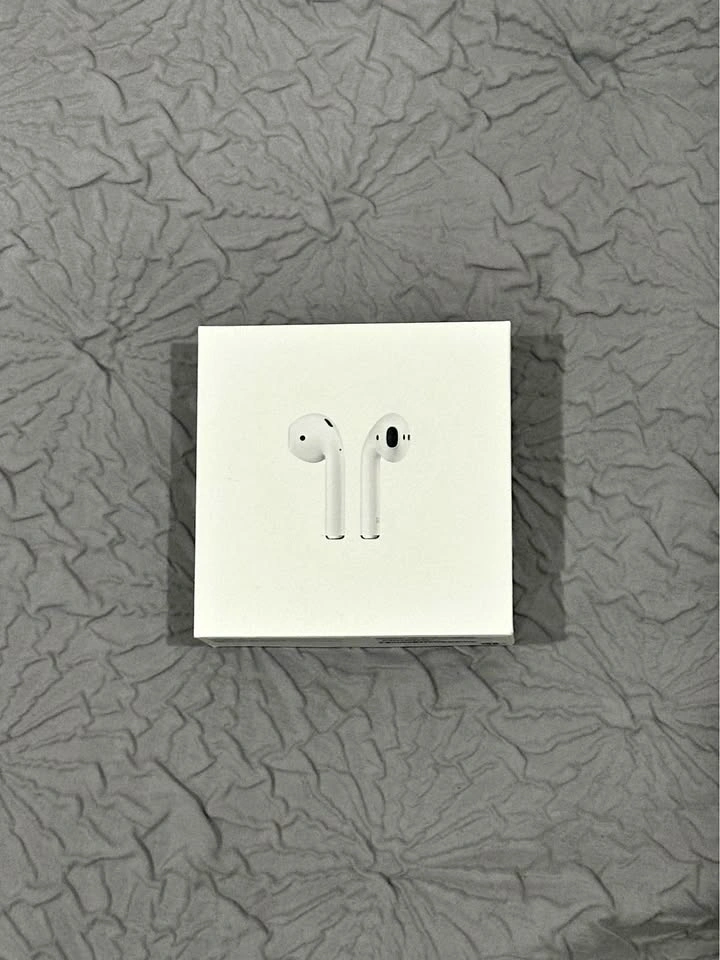 Apple AirPods (4th Gen) with Charging Case