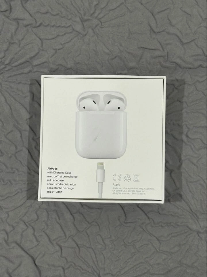 Apple AirPods (4th Gen) with Charging Case - photo 3