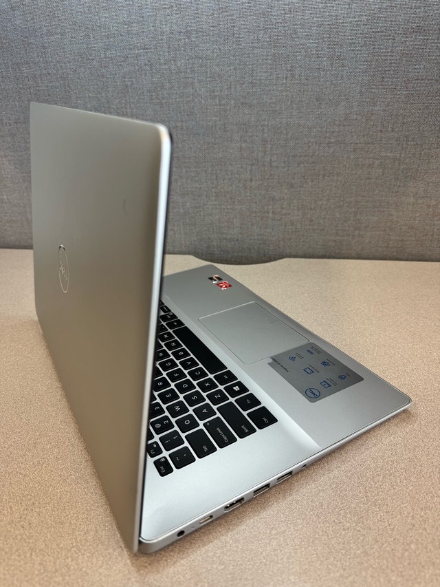Dell Inspiron 15 P755F Laptop - photo 3