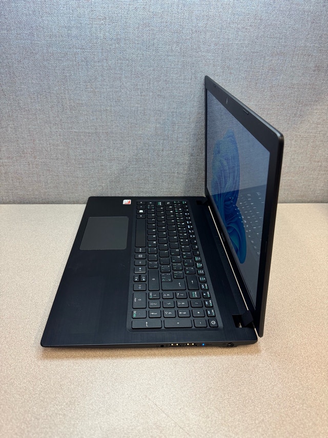Acer Aspire 3 Laptop - photo 2