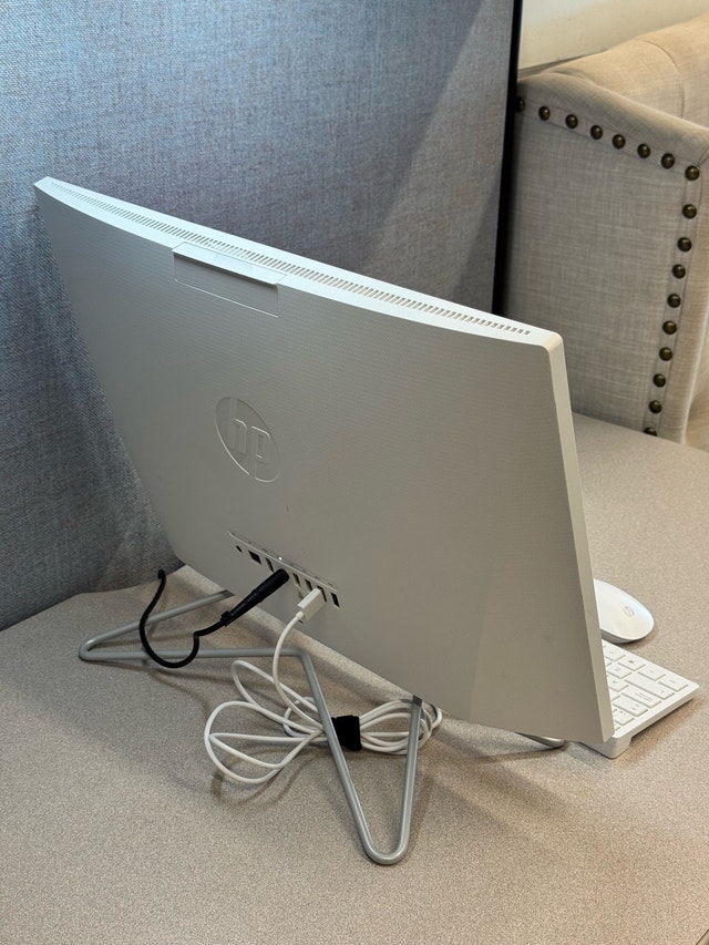 HP All-In-One PC - 24” Inches - Mint Condition - photo 2