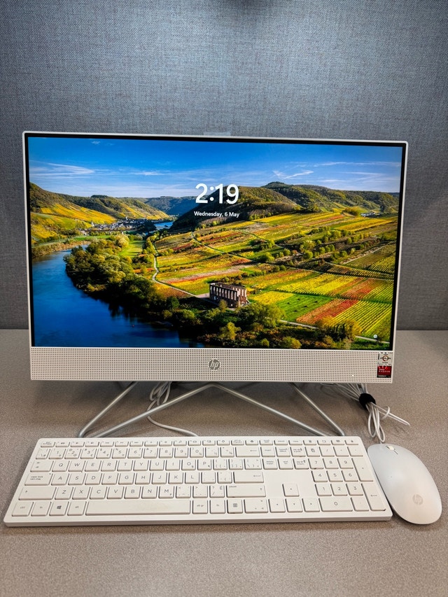 HP All-In-One PC - 24” Inches - Mint Condition - photo 4