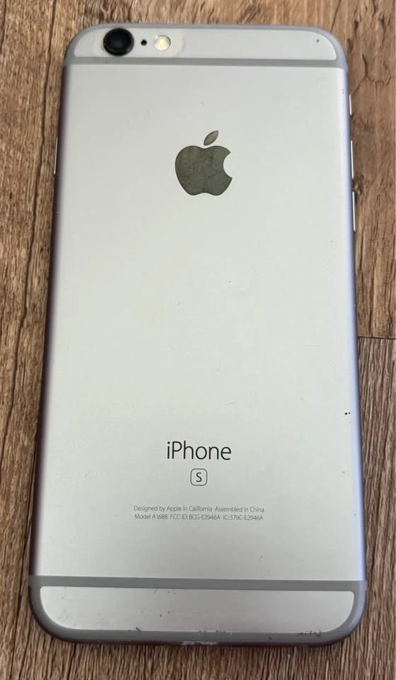 iPhone 6s - photo 2