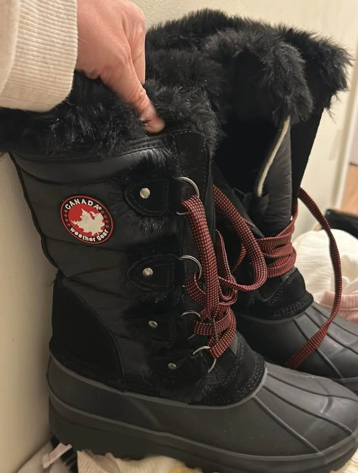 Canada Weather Gear Black Winter Boots Faux Fur Red Laces - photo 2