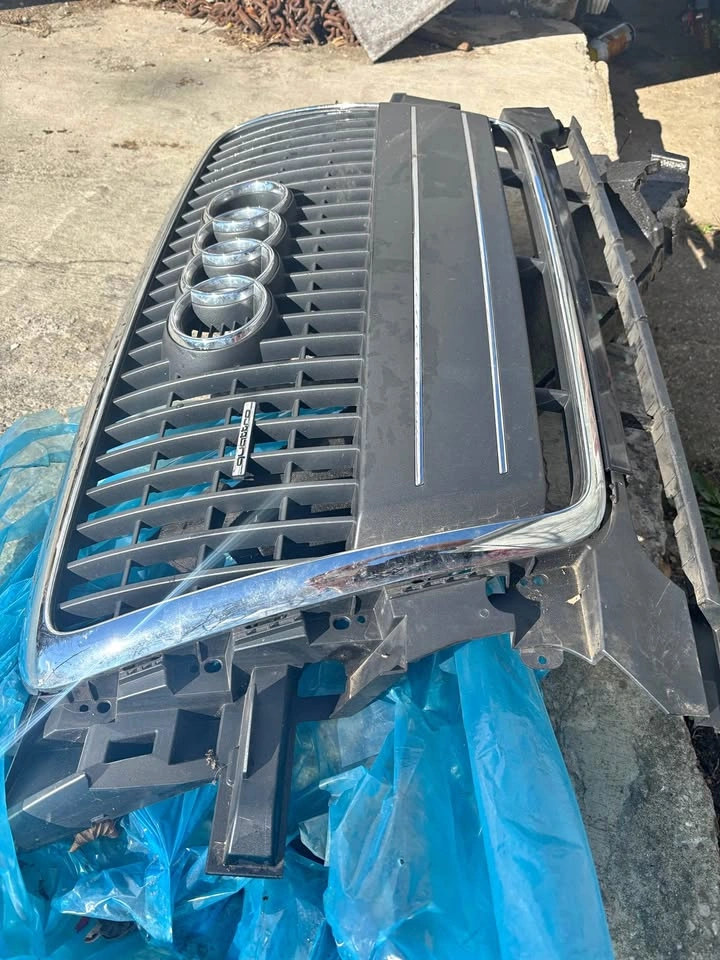 2012 Audi Q5 Front Bumper + Grille OEM