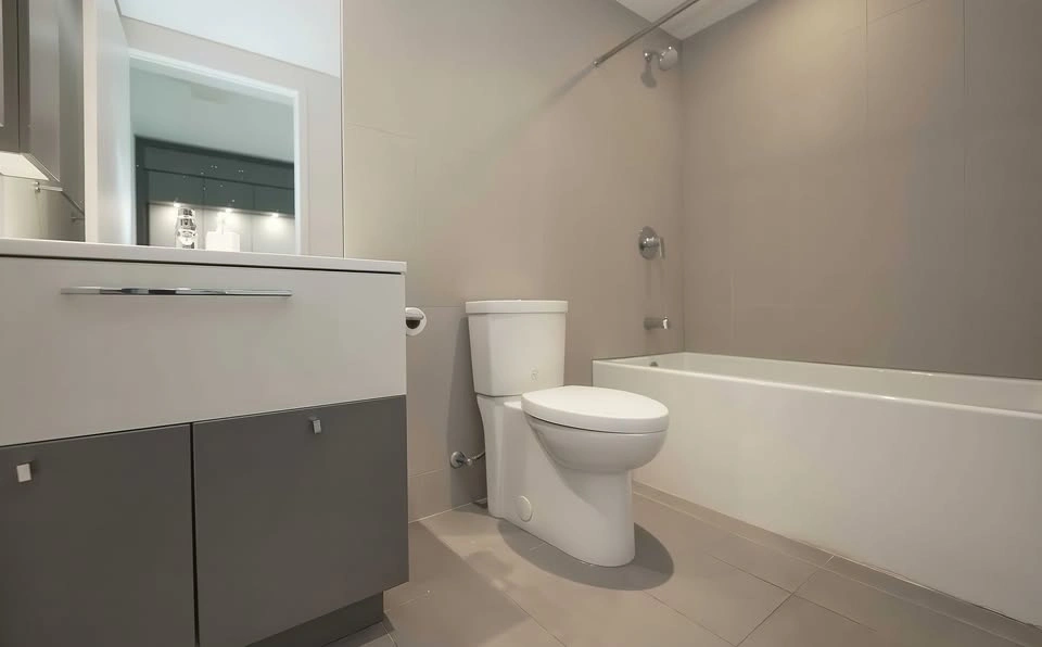Downtown condo 1 Bed 1 Bath for Lease - Yonge & College - photo 4