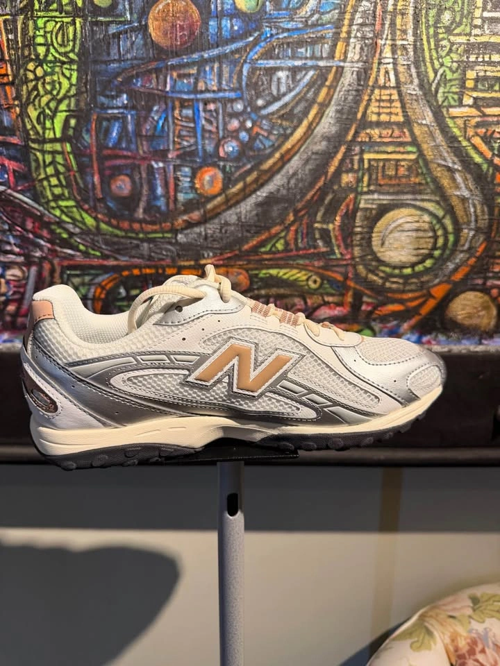 New Balance 204 L - Size 7 Men's / 8.5 Women's - photo 4