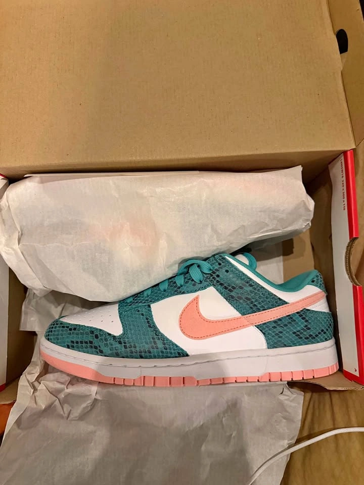 Nike Dunk Santa Cruz Size 9 Men's