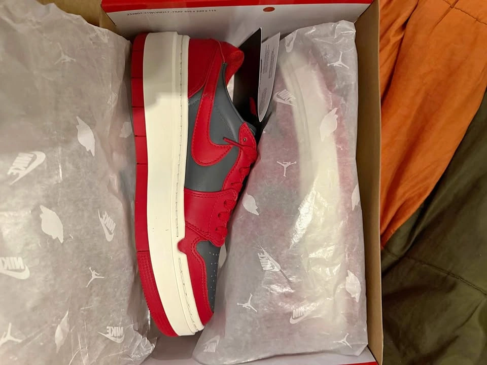Women's 9.5 Jordan Elevate - Brand New