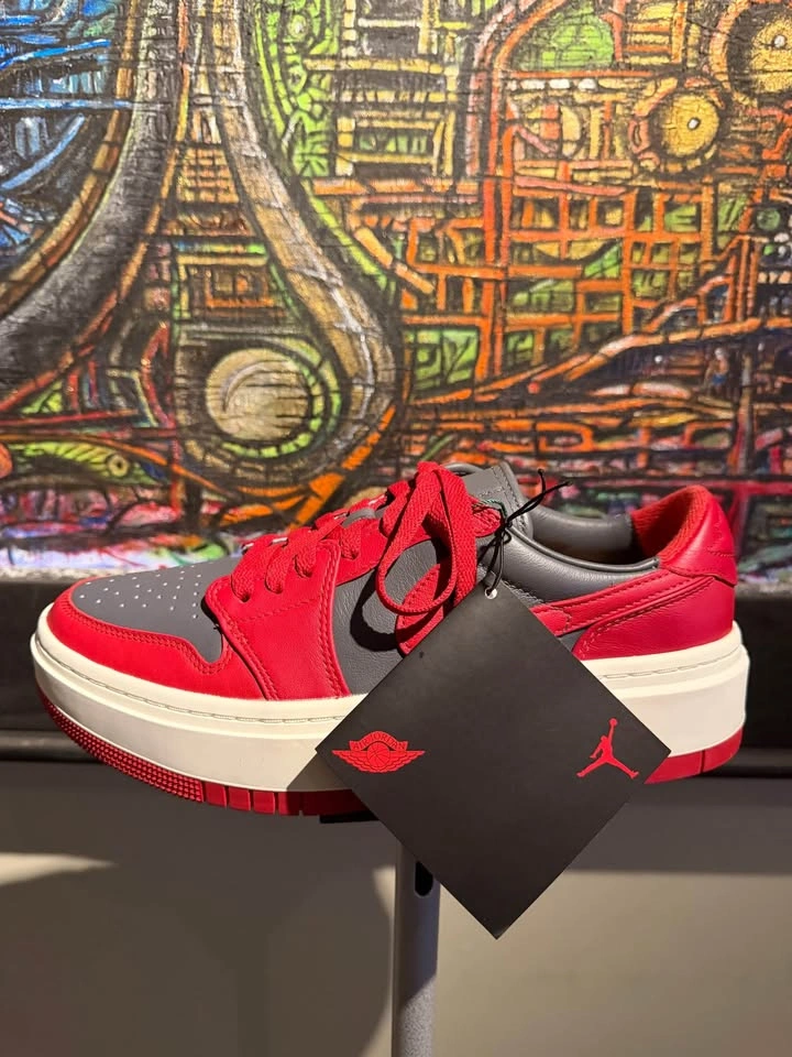 Women's 9.5 Jordan Elevate - Brand New - photo 2