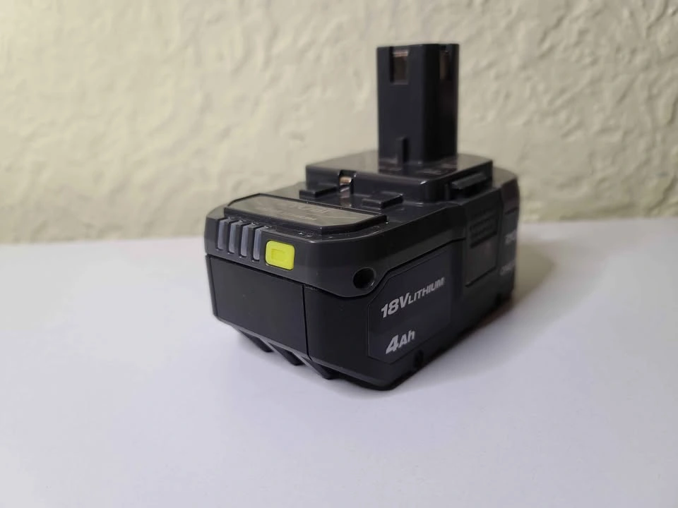 RYOBI 18V ONE+ 4Ah Lithium-Ion Battery - Great Condition - photo 2