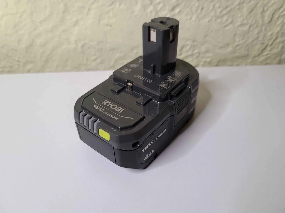 RYOBI 18V ONE+ 4Ah Lithium-Ion Battery - Great Condition - photo 3