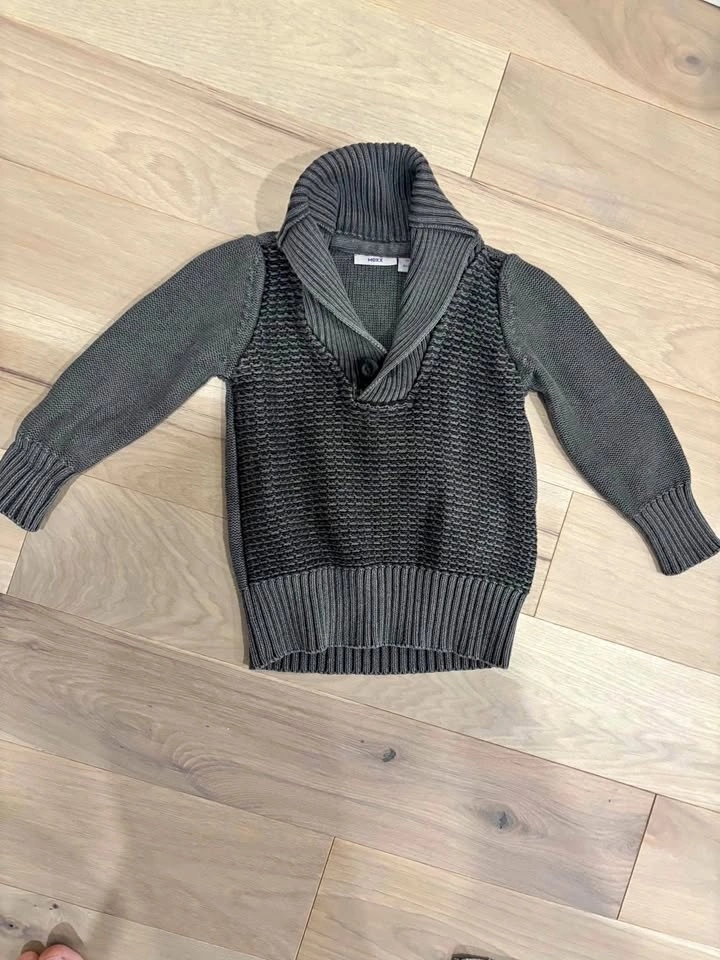 MGXX boy’s sweater (xs)