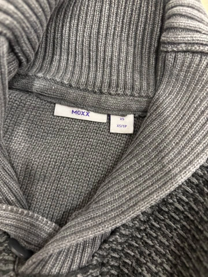 MGXX boy’s sweater (xs) - photo 3