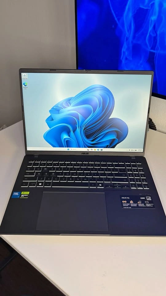 ASUS V16 16” Gaming Laptop - Intel Core 7, RTX 5070, 32GB RAM, 1
