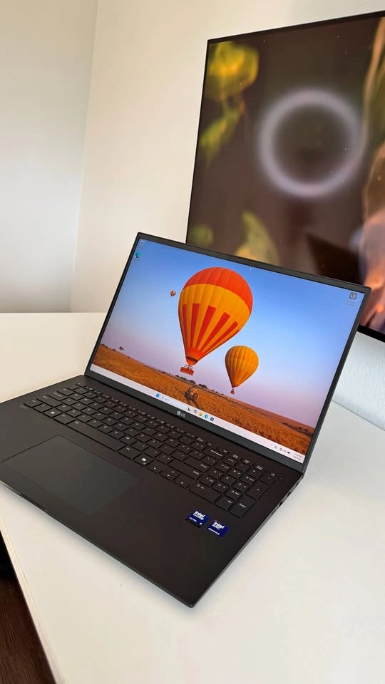 LG gram 17" Copilot+ PC Laptop | i9 | 32GB RAM | 2TB SSD | New