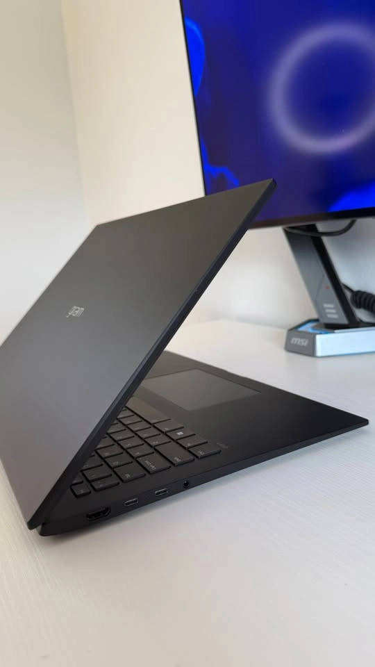 LG gram 17" Copilot+ PC Laptop | i9 | 32GB RAM | 2TB SSD | New - photo 3