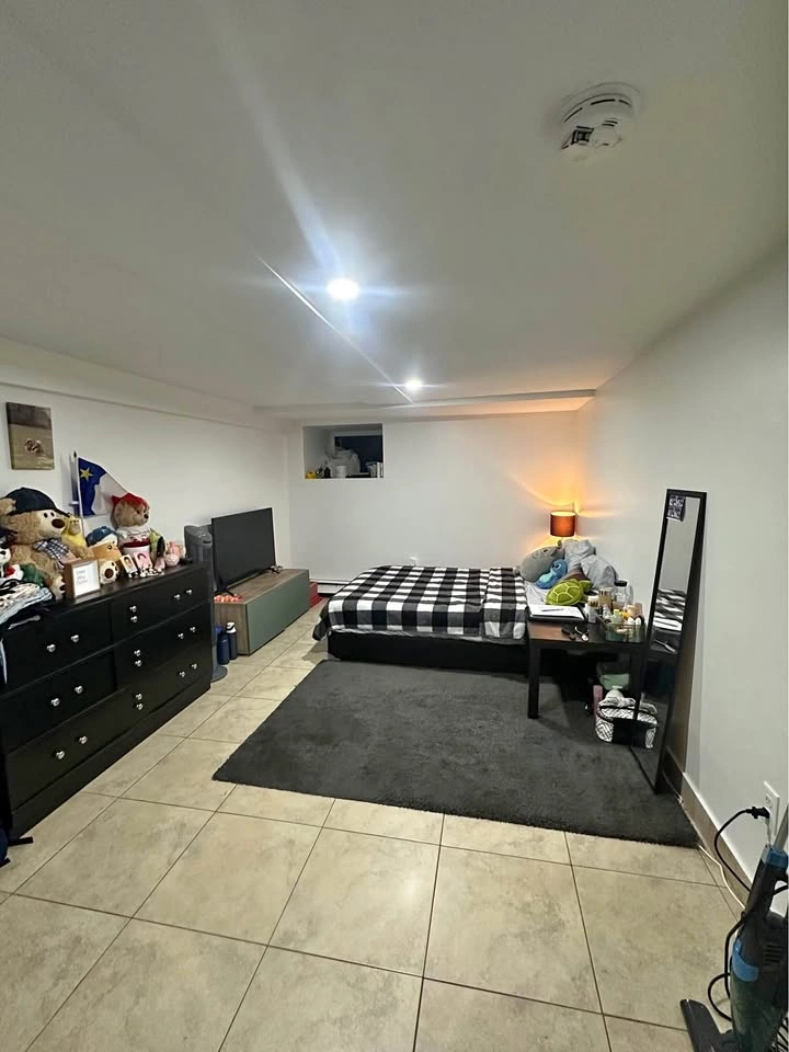 3 Beds 2 Baths - Apartment
