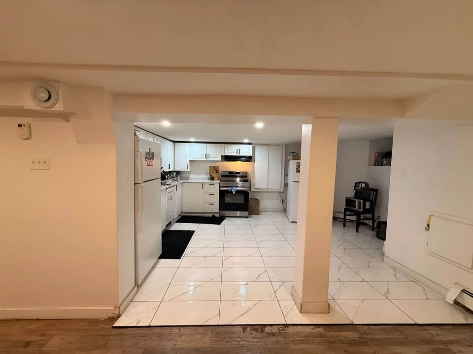 3 Beds 2 Baths - Apartment - photo 2
