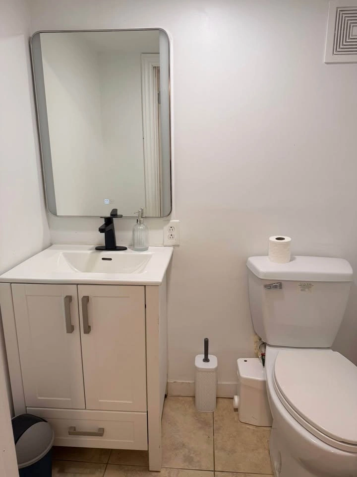 3 Beds 2 Baths - Apartment - photo 3