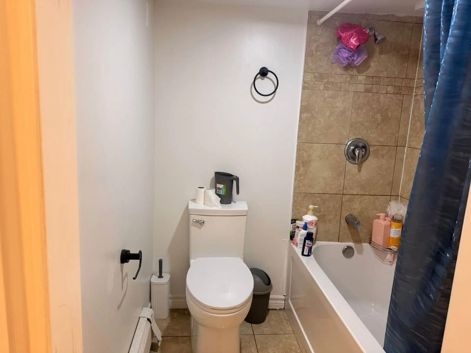 3 Beds 2 Baths - Apartment - photo 5