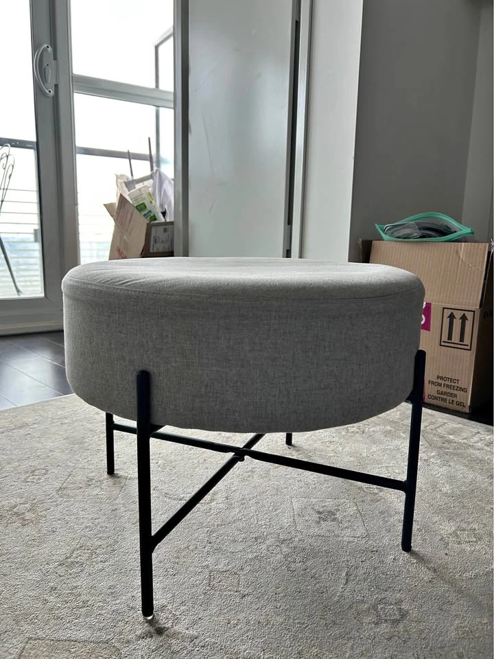 Round ottoman