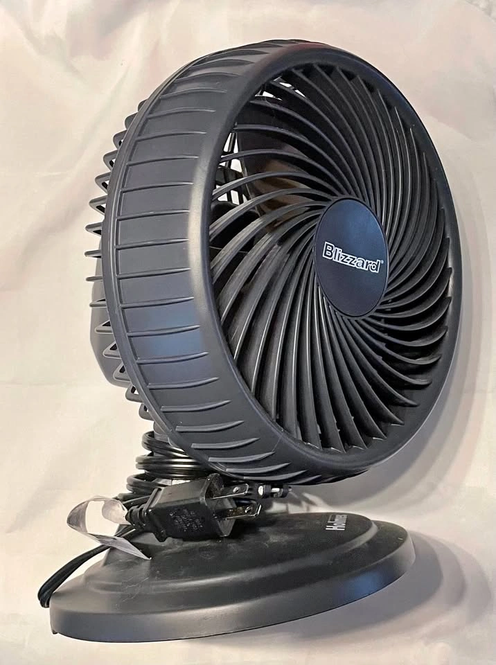 Holmes Blizzard Oscillating Desk Fan (7" model)