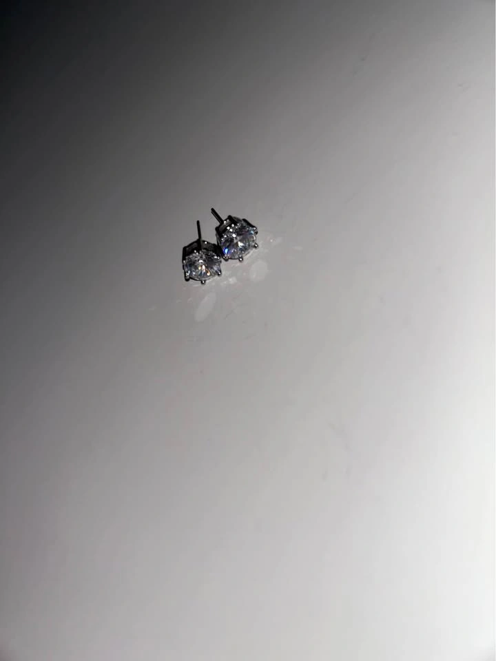 ✨CZ Stud Earrings 💎 Super Sparkly – Must See✨ - photo 4