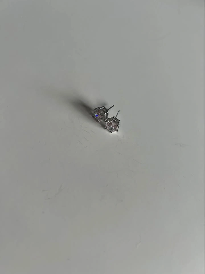 ✨CZ Stud Earrings 💎 Super Sparkly – Must See✨ - photo 5