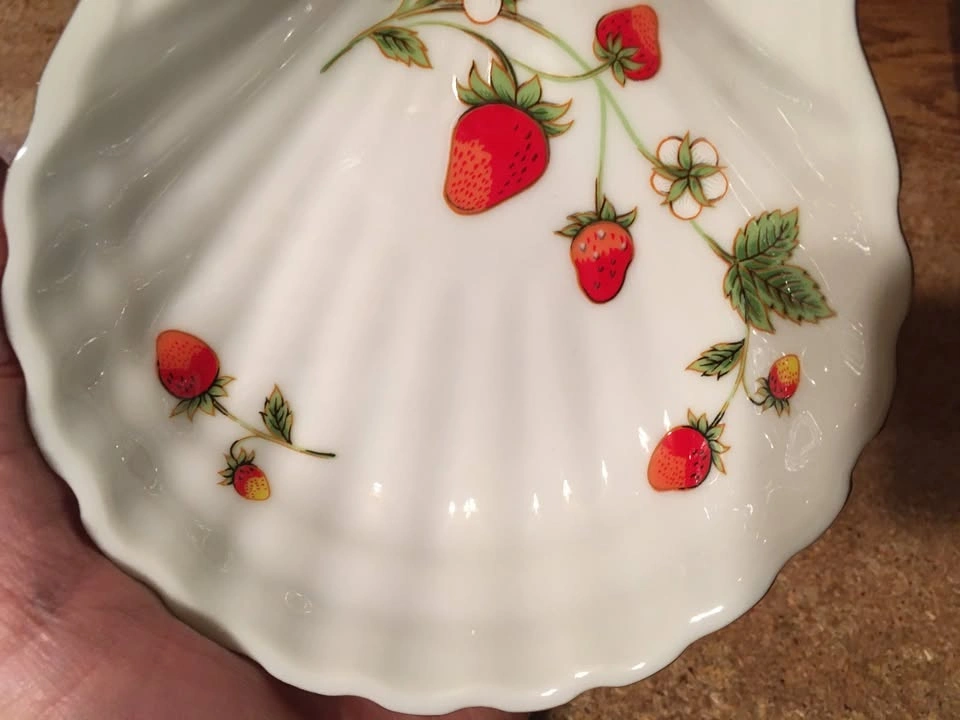 OTAGIRI SCALLOPED STRAWBERRY TRINKET DISH OMC JAPAN - photo 3