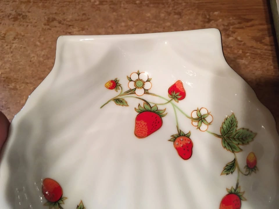 OTAGIRI SCALLOPED STRAWBERRY TRINKET DISH OMC JAPAN - photo 4
