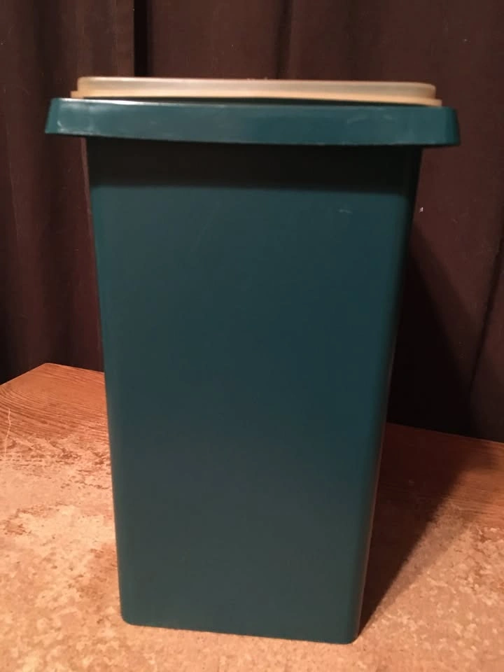 Vintage Tupperware Green Trash Can w/ Lid (1430-3) - photo 2