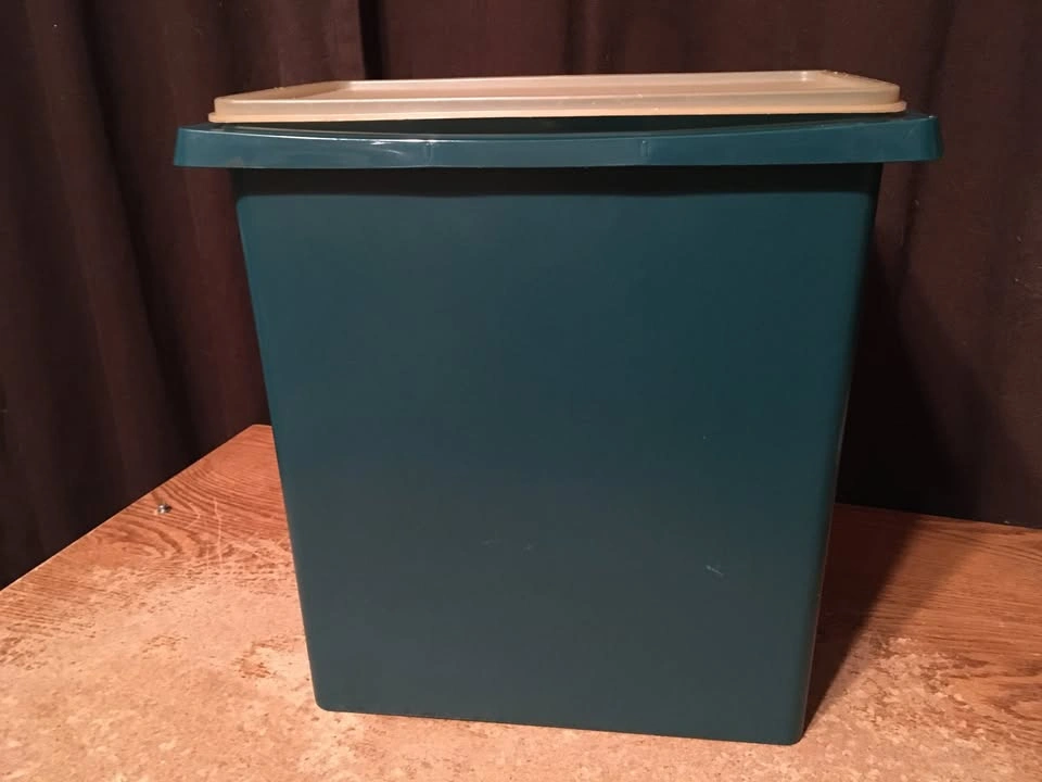 Vintage Tupperware Green Trash Can w/ Lid (1430-3) - photo 3