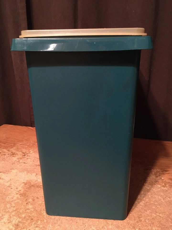 Vintage Tupperware Green Trash Can w/ Lid (1430-3) - photo 4